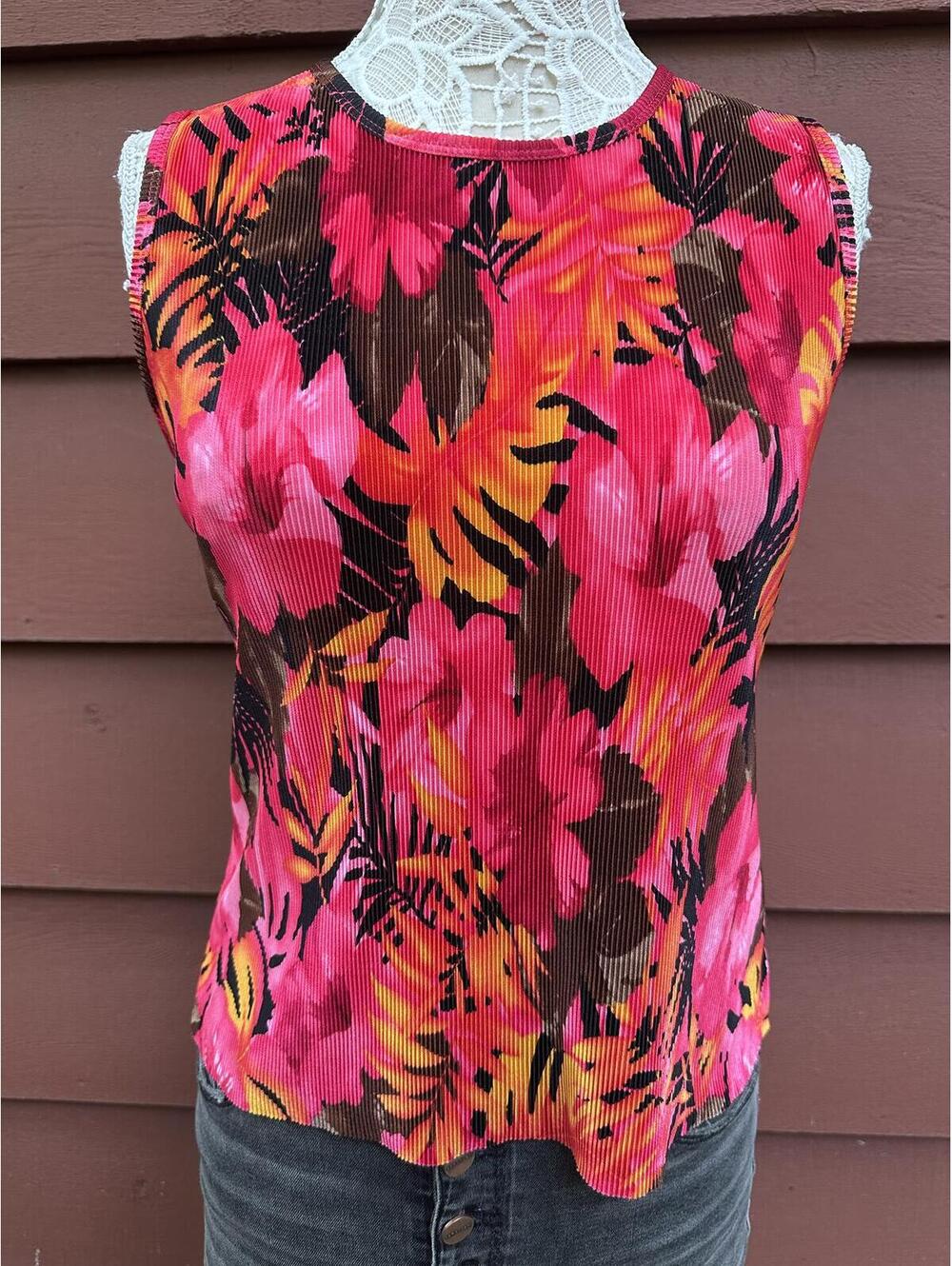 Plissé Vintage Inspired Floral Sleeveless Top
